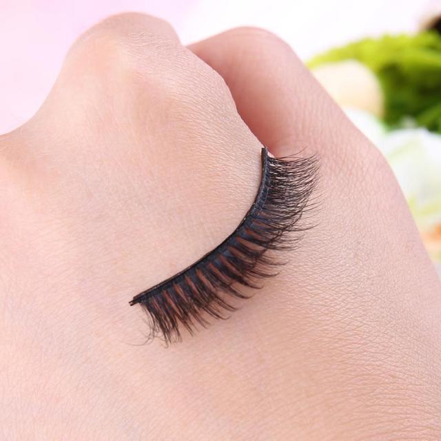 NATUCIL™ : Reusable Self-Adhesive Natural Curly Eyelashes