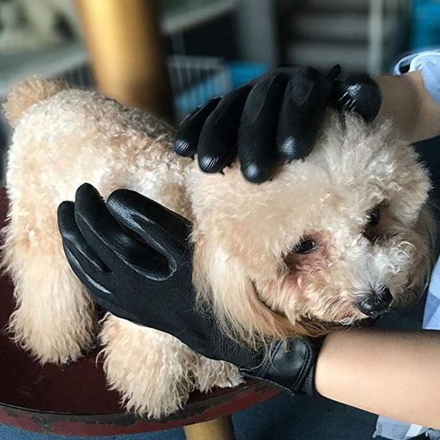 GLOPET™ : Grooved Pet Grooming Gloves